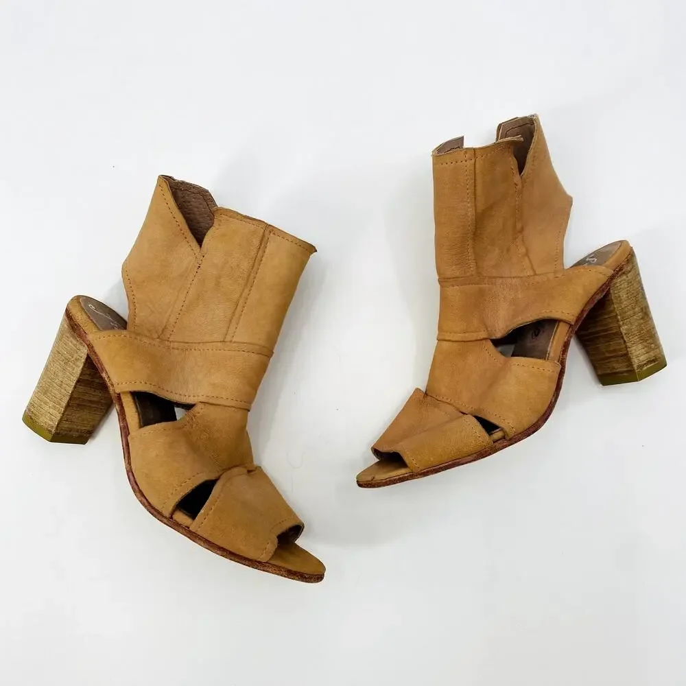 Free People 39 tan cutout Leather Heeled Sandal